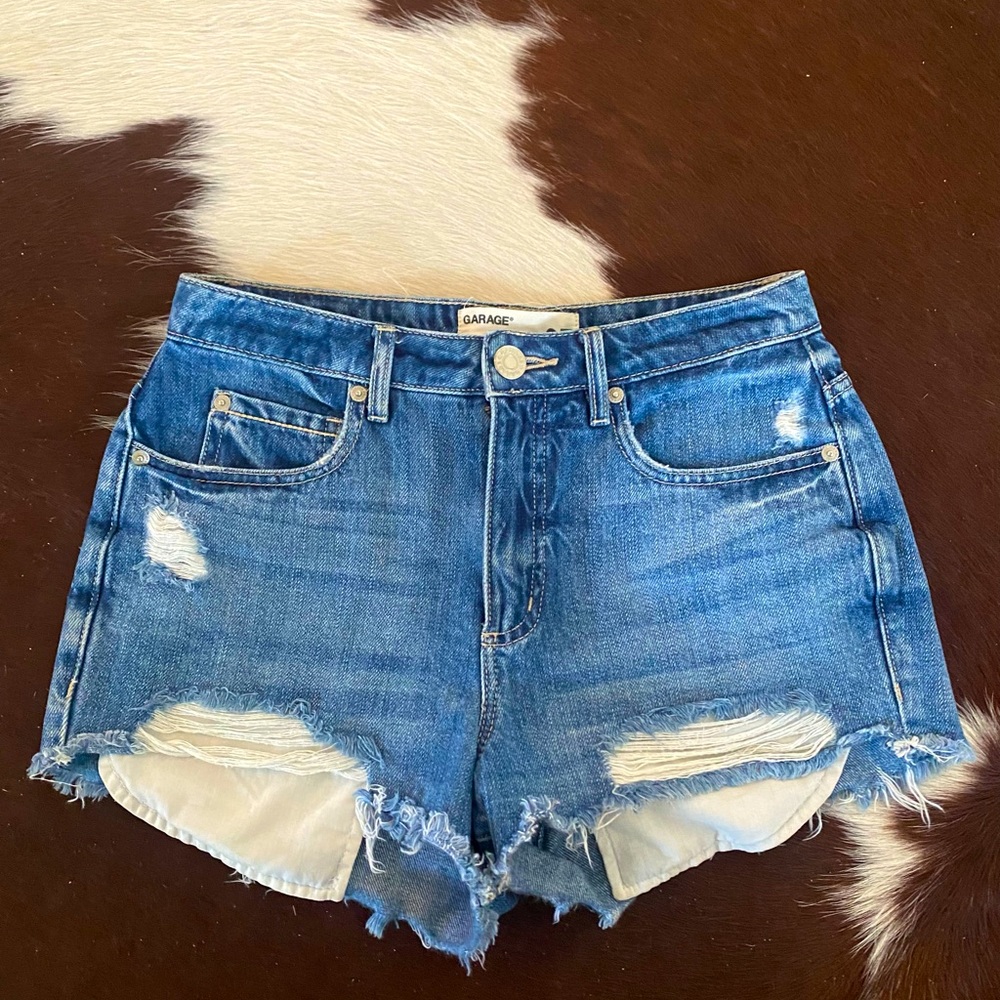 GARAGE SHORTS size 3